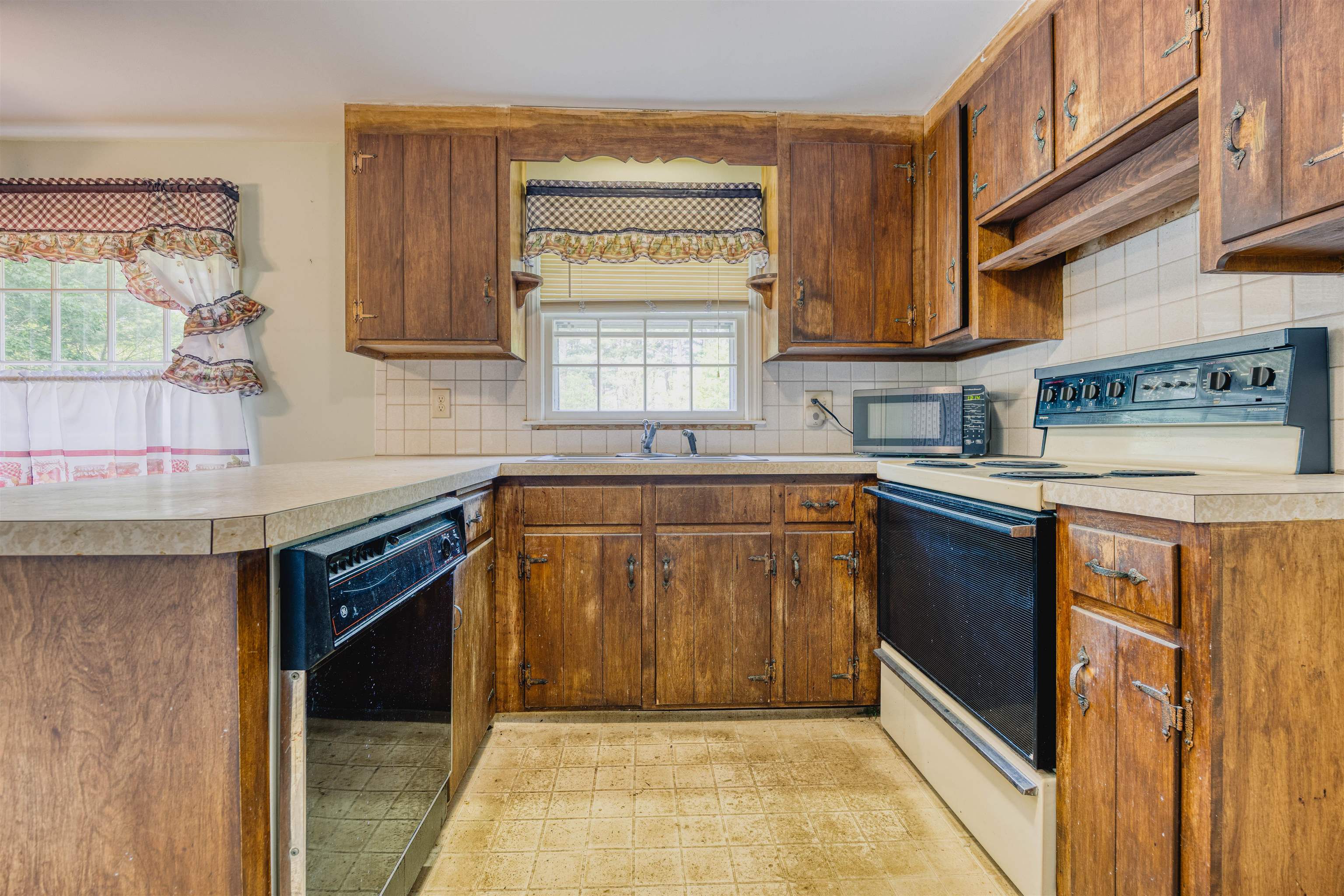 95 Gilcreast Road Londonderry, NH 03053 - Photo 5 of 42