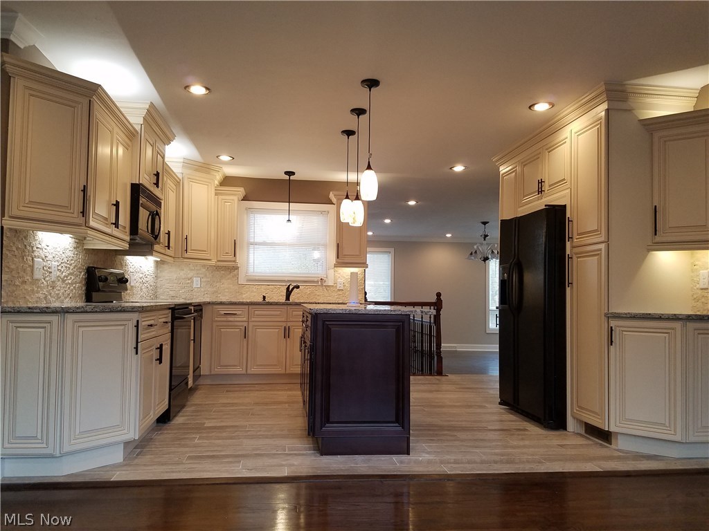 1135 Homestead Road Cleveland, OH 44121 - Photo 6 of 21