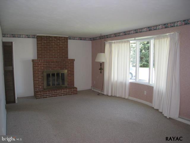 2185 Teslin Road York, PA 17404 - Photo 3 of 36