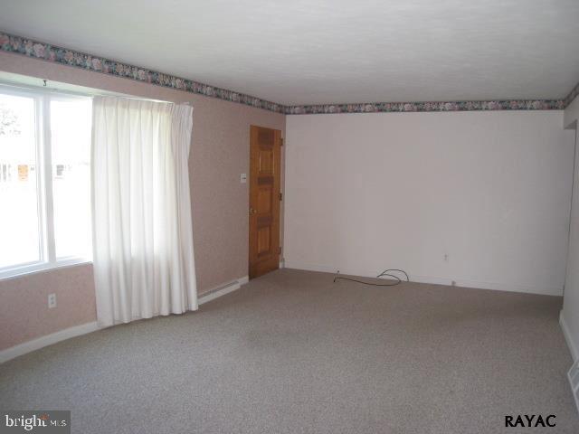 2185 Teslin Road York, PA 17404 - Photo 4 of 36