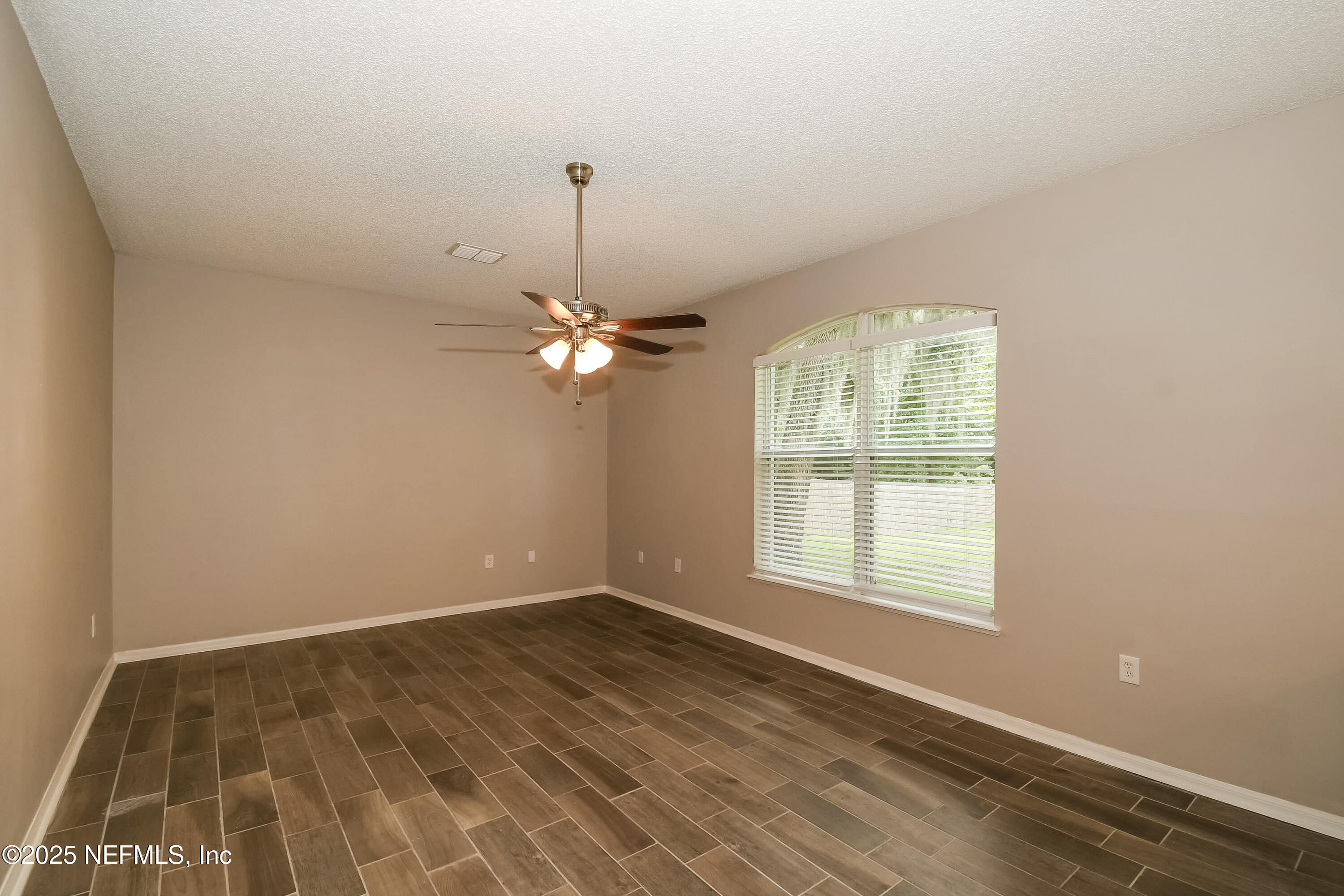 12284 Hickory Forest Road Jacksonville, FL 32226 - Photo 3 of 15 004-photo-living-room-7375680