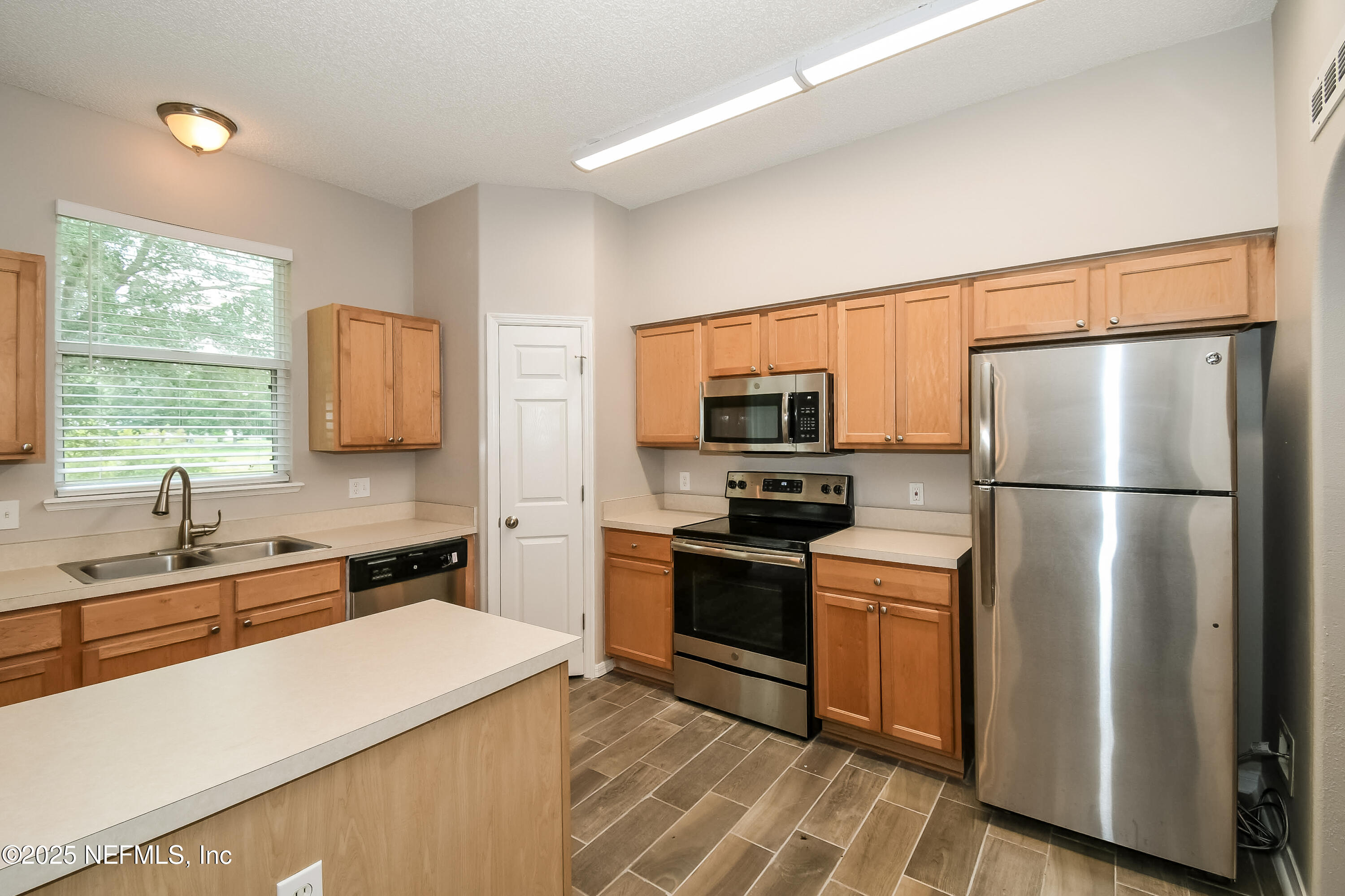 12284 Hickory Forest Road Jacksonville, FL 32226 - Photo 6 of 15 007-photo-kitchen-7375678