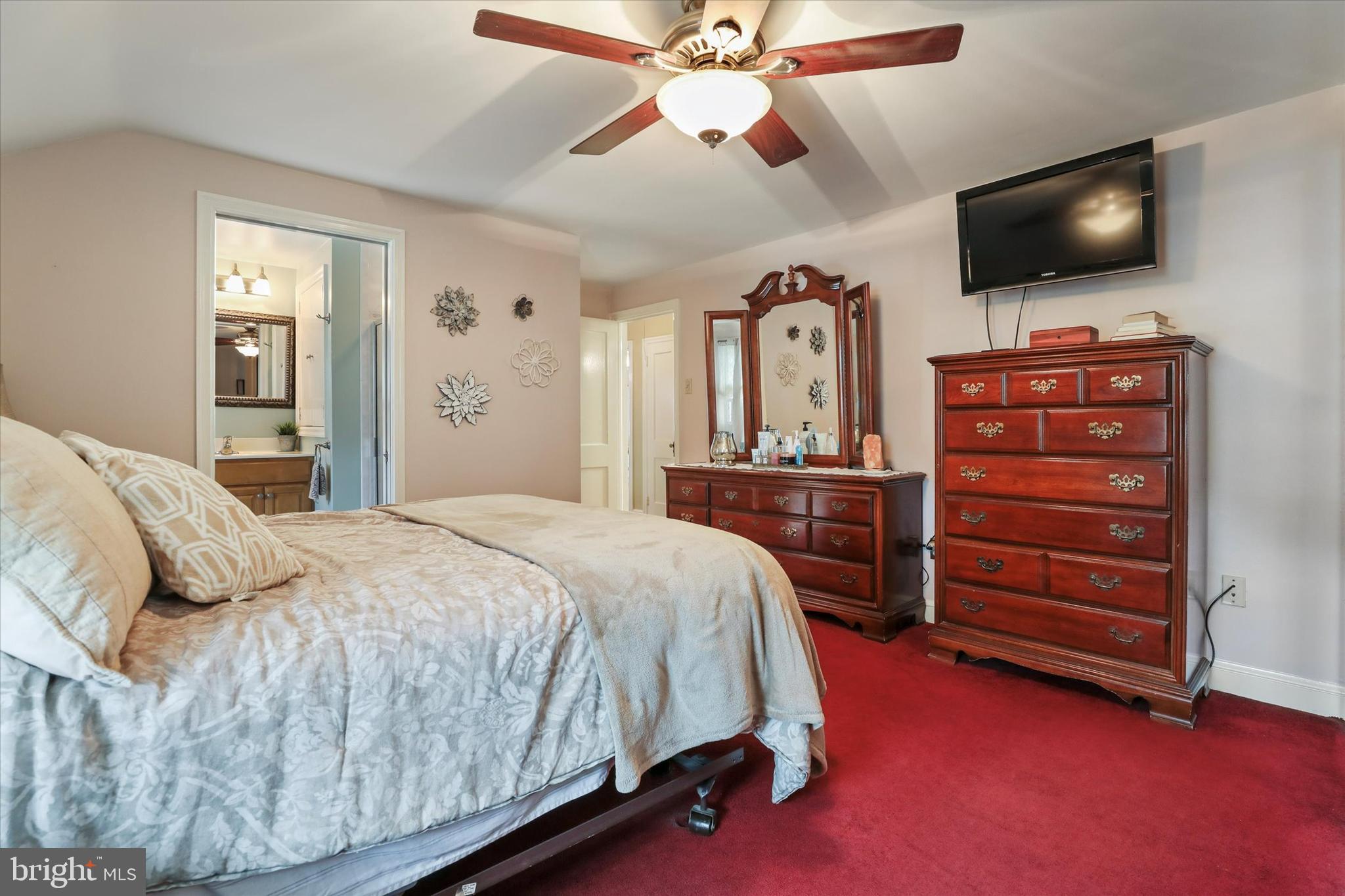 19 Valley View Lane Newtown Square, PA 19073 - Photo 21 of 40 Primary Bedroom