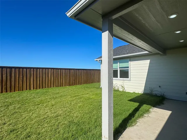 a view of a backyard with barn