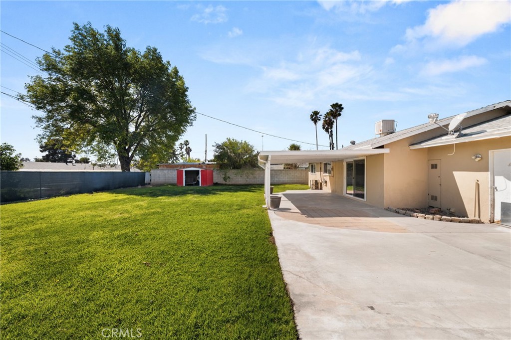 6661 Yucca Avenue Rialto, CA 92376 - Photo 29 of 44 a front view of a house with a yard