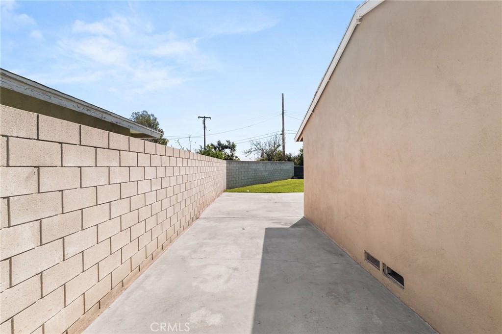 6661 Yucca Avenue Rialto, CA 92376 - Photo 34 of 44