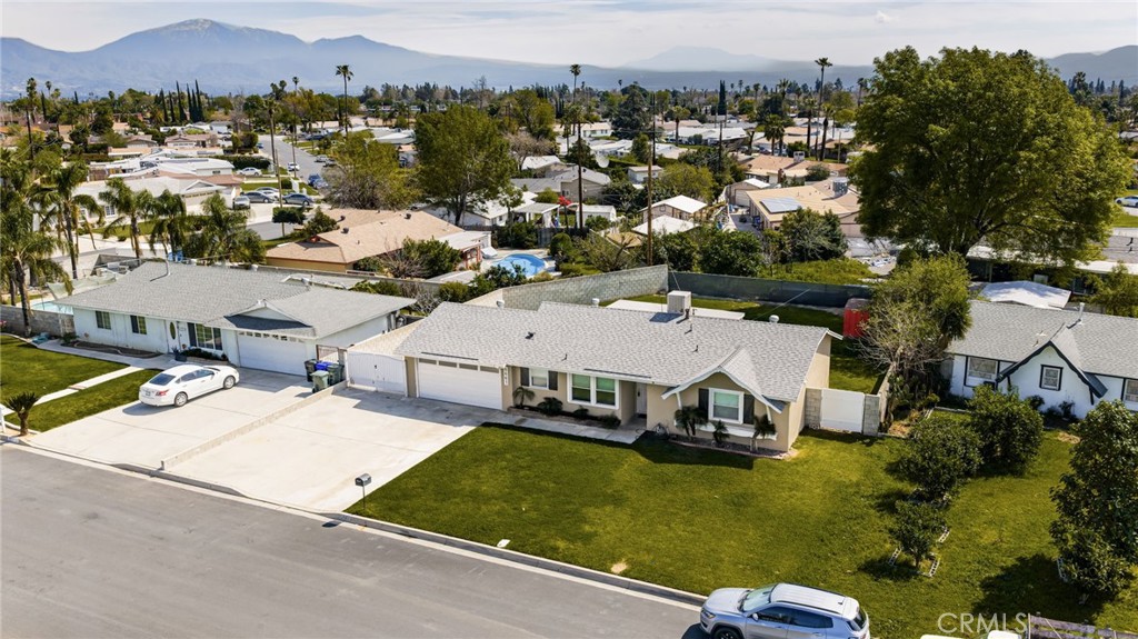 6661 Yucca Avenue Rialto, CA 92376 - Photo 38 of 44 an aerial view of a house with swimming pool garden and mountain view
