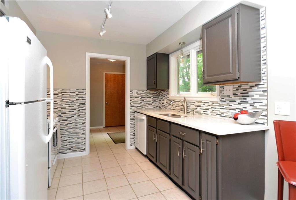7520 Spring Mill Road Indianapolis, IN 46260 - Photo 11 of 32 Gallery Image 11