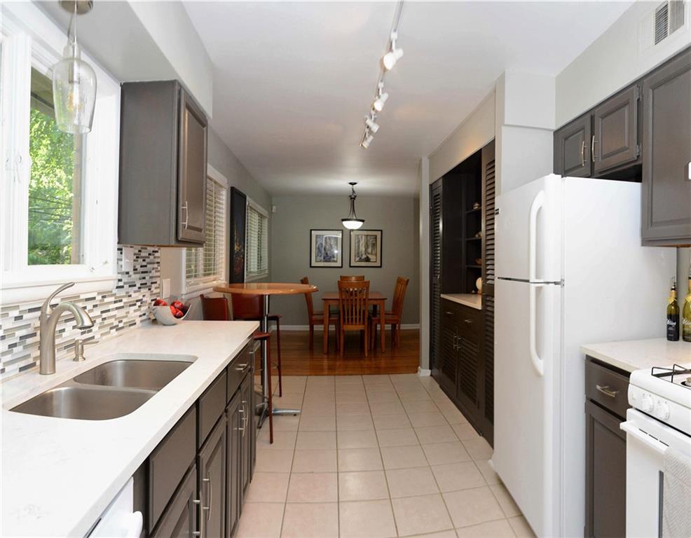 7520 Spring Mill Road Indianapolis, IN 46260 - Photo 14 of 32 Gallery Image 14