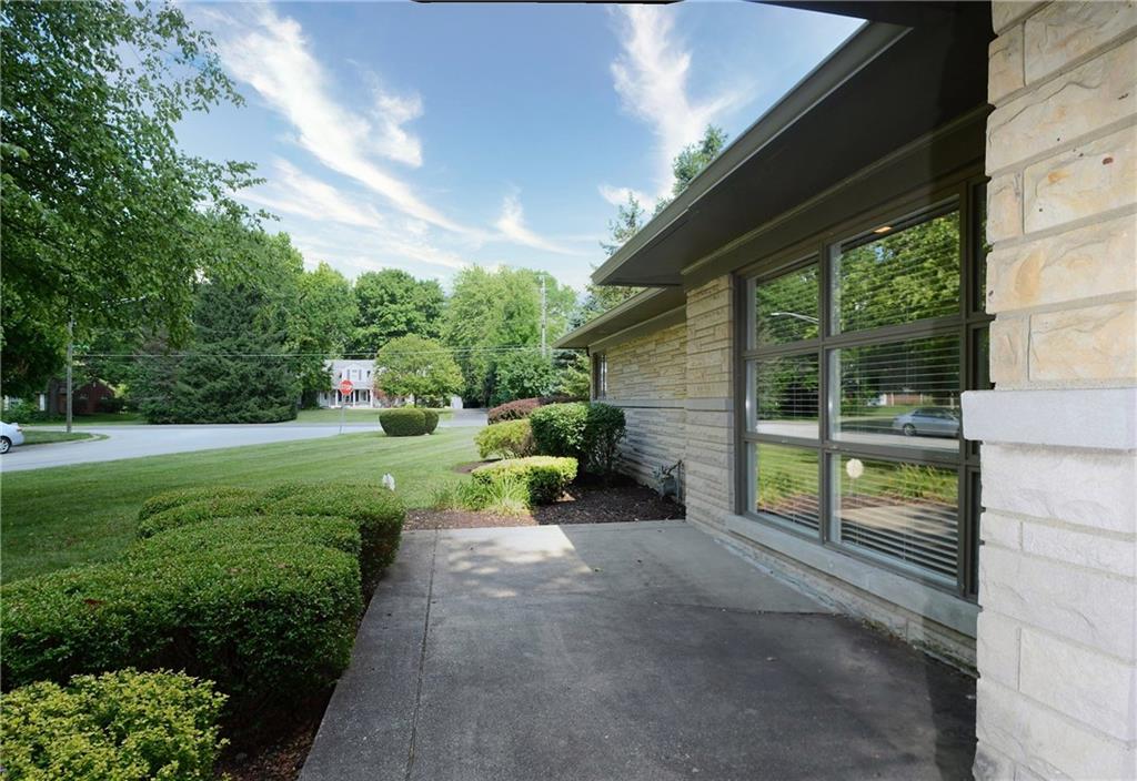 7520 Spring Mill Road Indianapolis, IN 46260 - Photo 4 of 32 Gallery Image 4