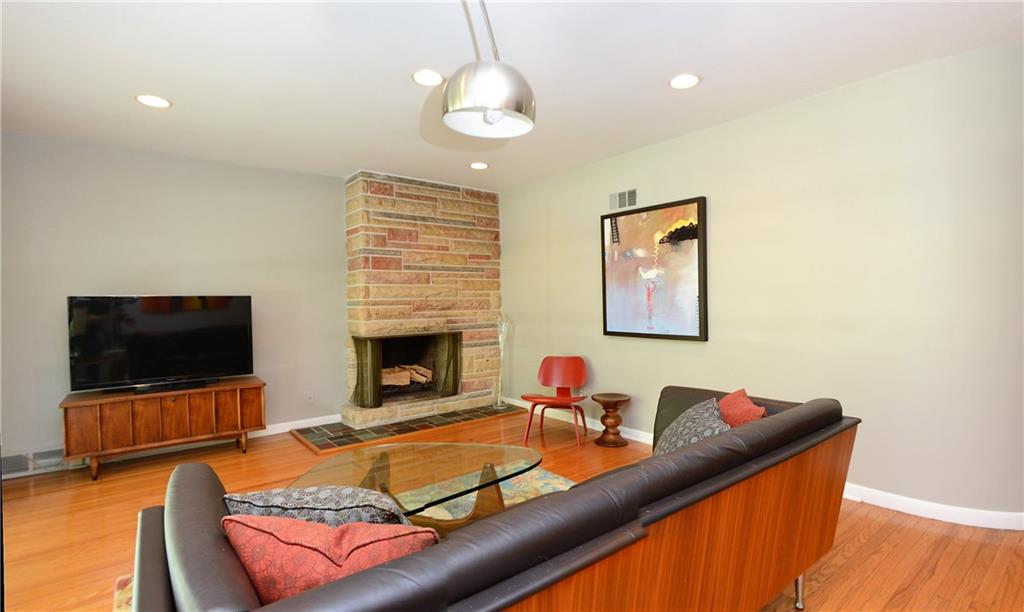 7520 Spring Mill Road Indianapolis, IN 46260 - Photo 7 of 32 Gallery Image 7