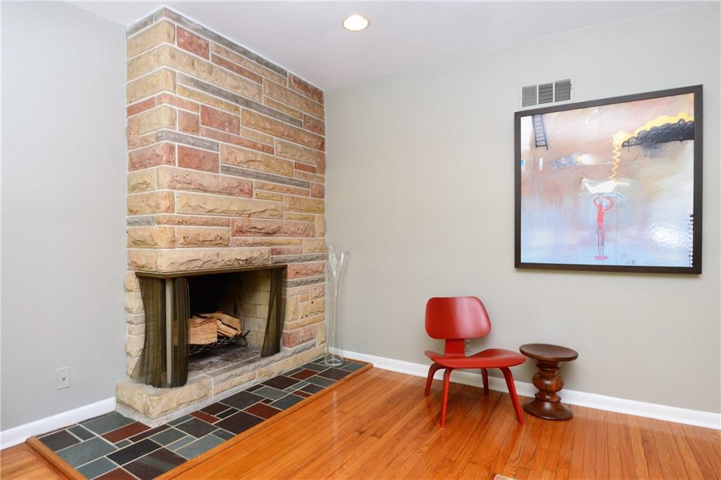7520 Spring Mill Road Indianapolis, IN 46260 - Photo 8 of 32 Gallery Image 8