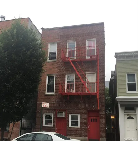 $3,000 | 3553 Holland Avenue, Unit 1 | Williamsbridge