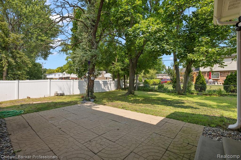 16262 Wayne Road Livonia, MI 48154 - Photo 7 of 44