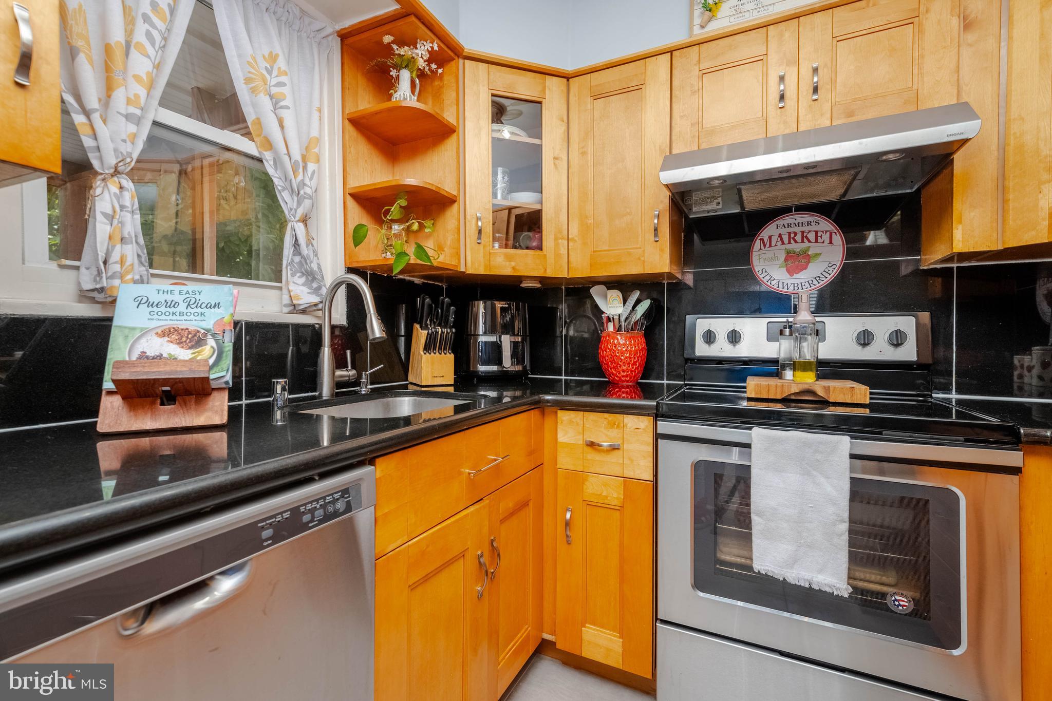 411 Warren Road Cockeysville, MD 21030 - Photo 14 of 57