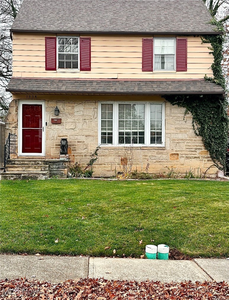 1334 Avondale Road Cleveland, OH 44121 - Photo 1 of 15 Front of property with a front yard