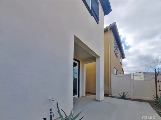 a view of entryway with a window