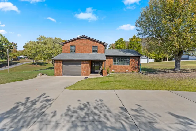 $399,900 | 2425 Barwood Drive, Greenbrier, TN 37073