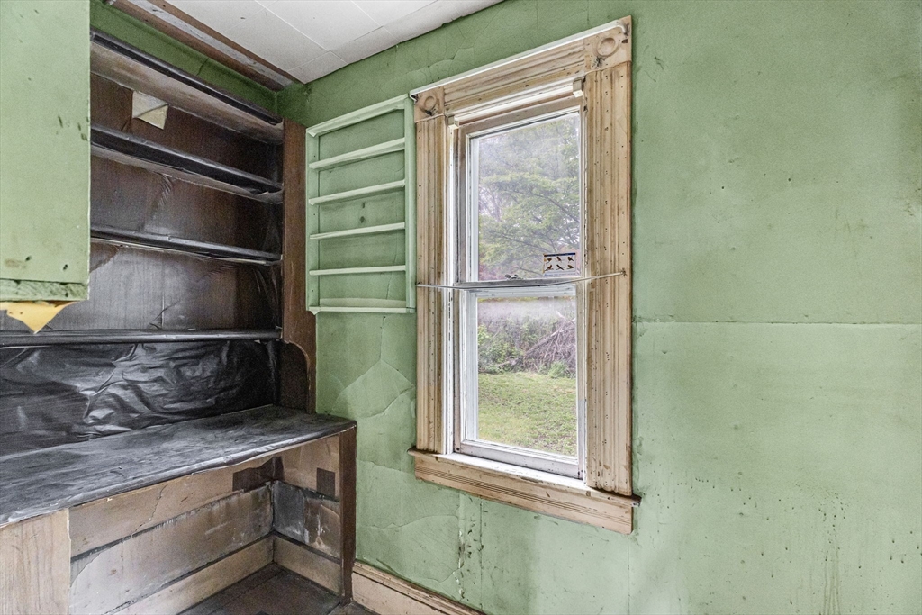 38 Phoenix Street Springfield, MA 01104 - Photo 6 of 18