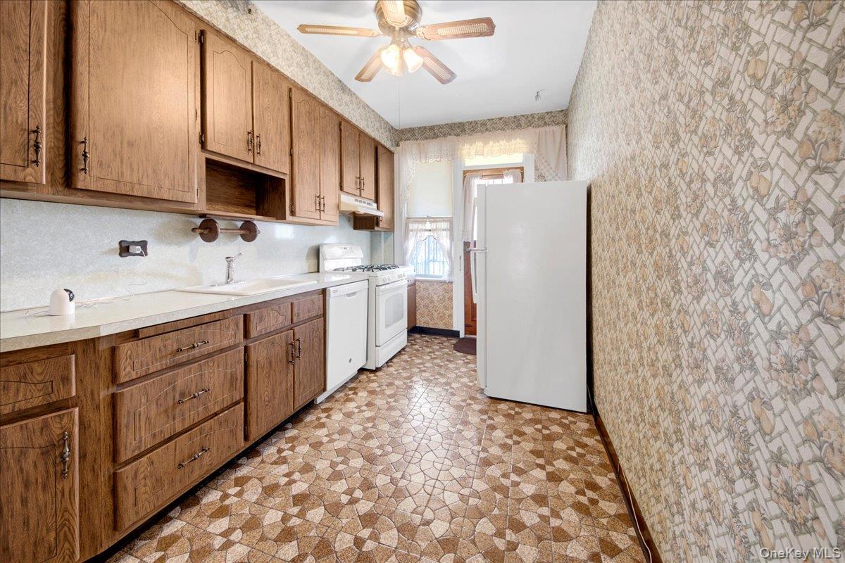 2028 Haight Avenue Bronx, NY 10461 - Photo 5 of 31