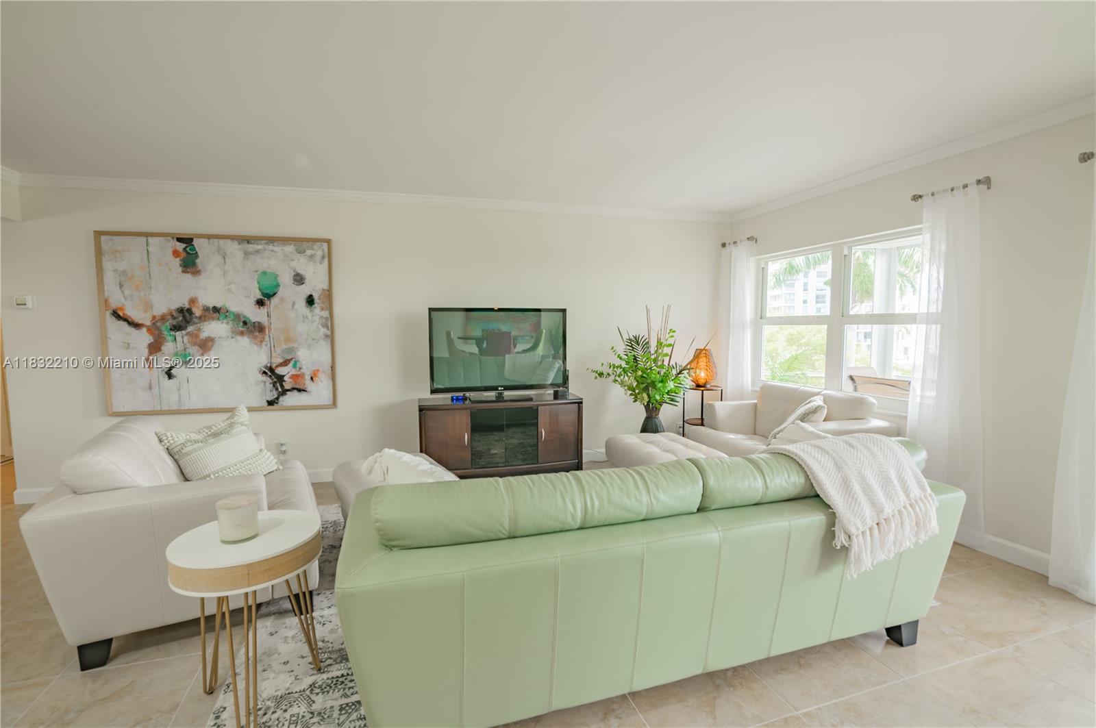 Coutry Club Hallandale Beach, FL 33009 - Photo 8 of 33