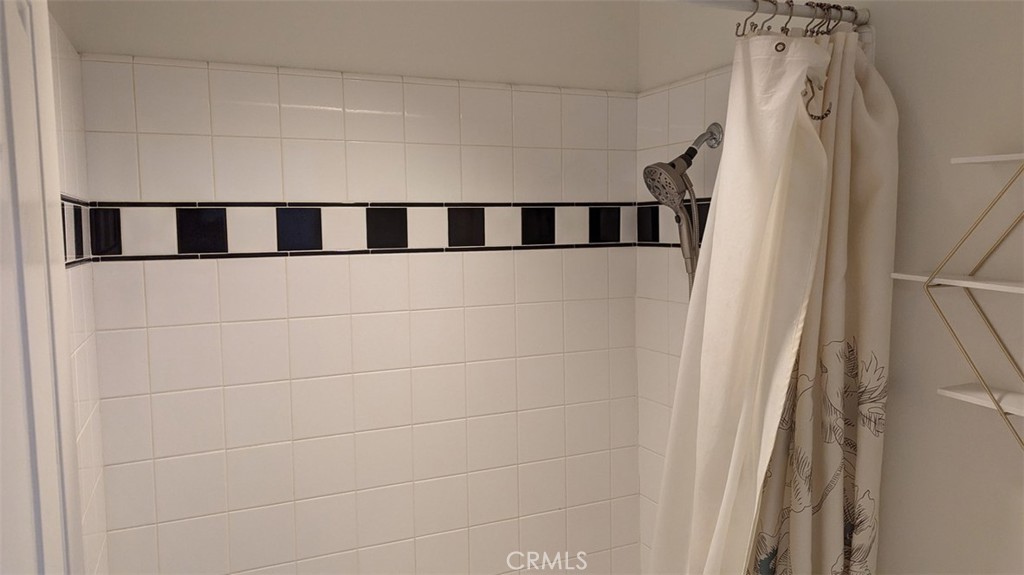 255 North Michigan Avenue, Unit 4 Pasadena, CA 91106 - Photo 16 of 39 a view of a porch