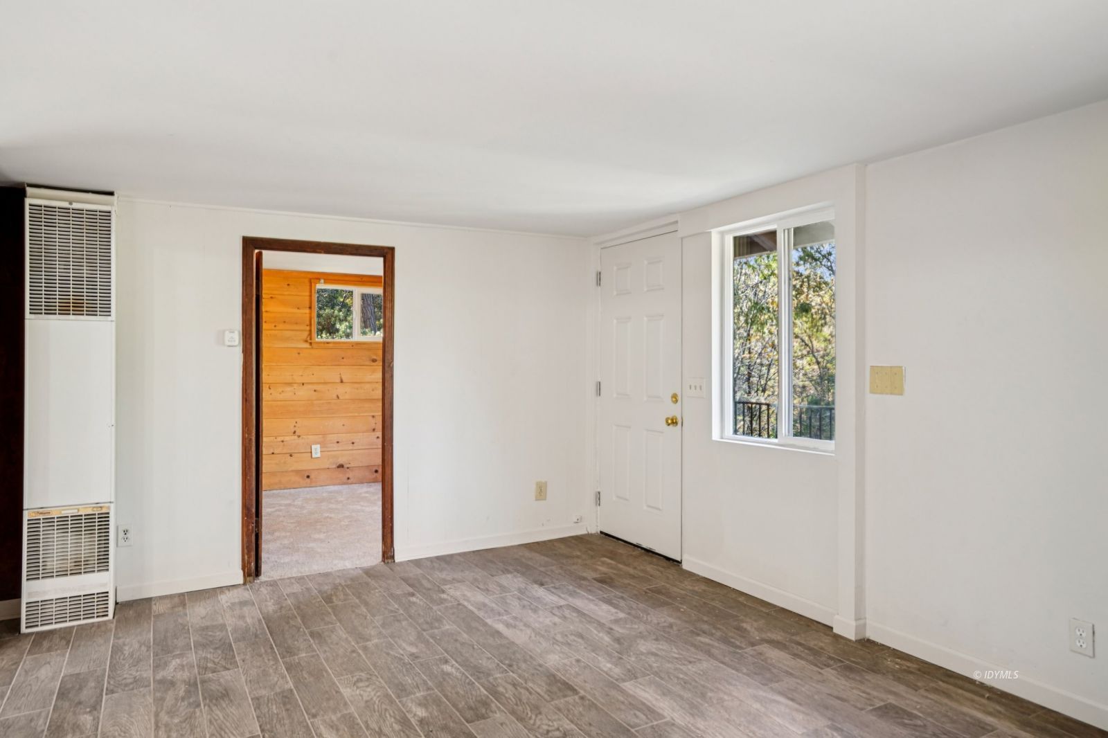 53451 Middleridge Drive Idyllwild, CA 92549 - Photo 3 of 30 an empty room with windows and closet
