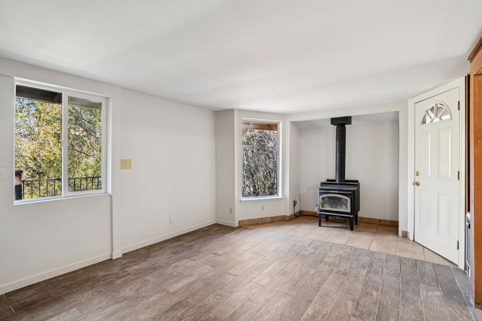 53451 Middleridge Drive Idyllwild, CA 92549 - Photo 5 of 30 a view of an empty room with a window