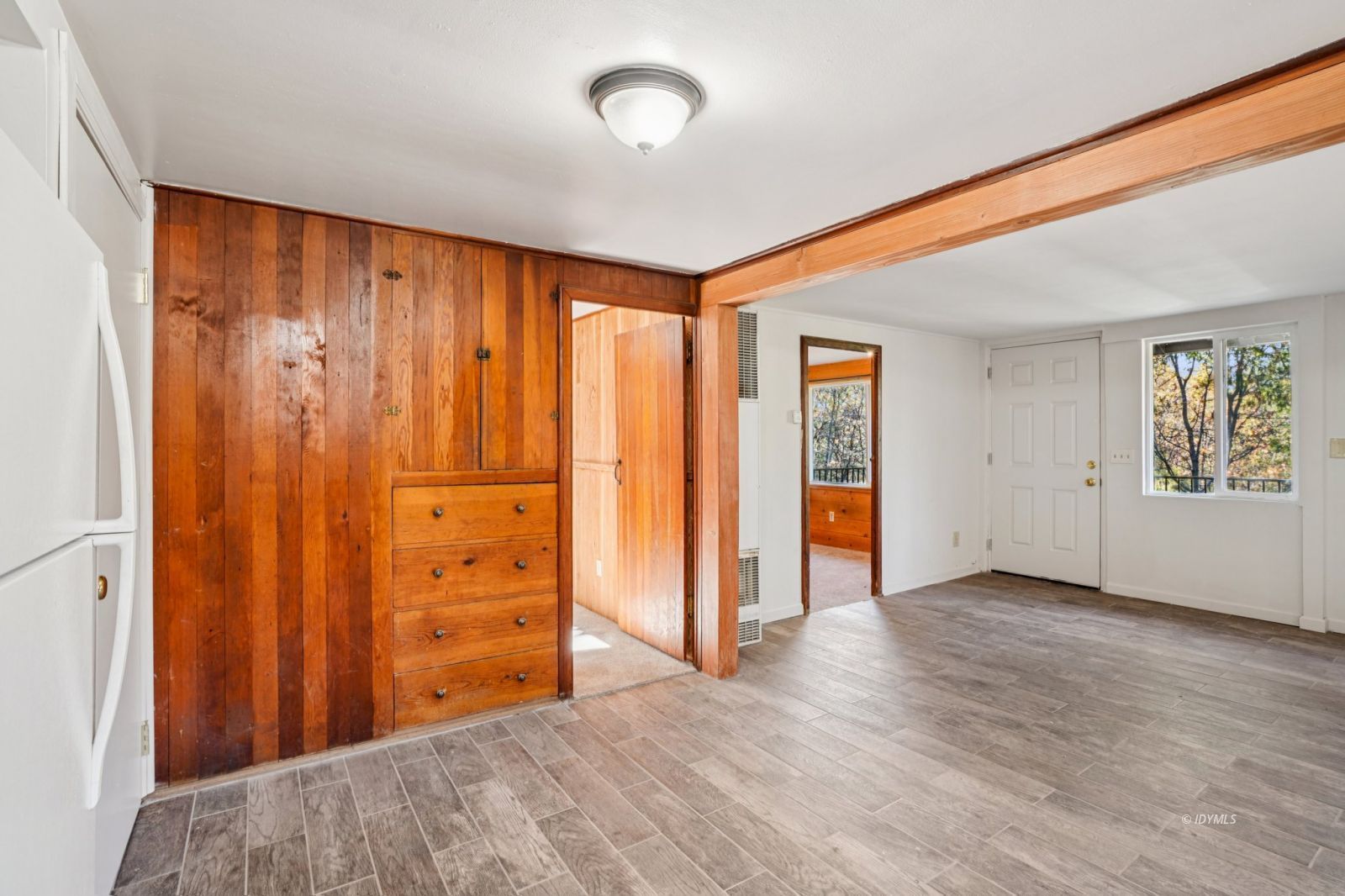 53451 Middleridge Drive Idyllwild, CA 92549 - Photo 9 of 30 an empty room with closet