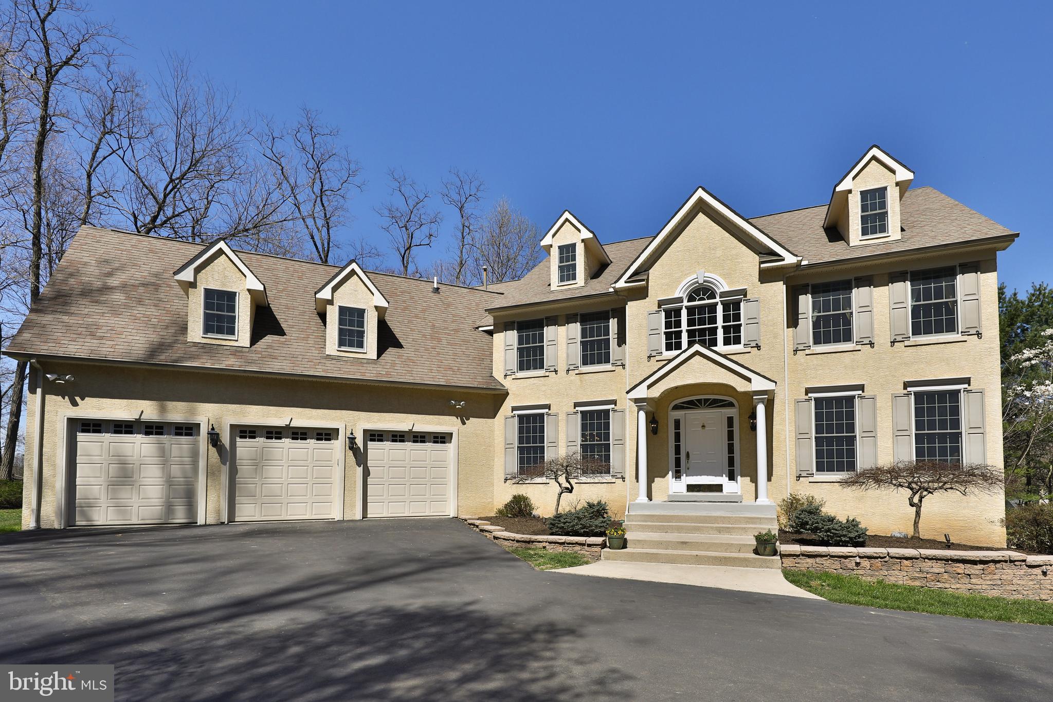 Exquisite Courtyard Entrance