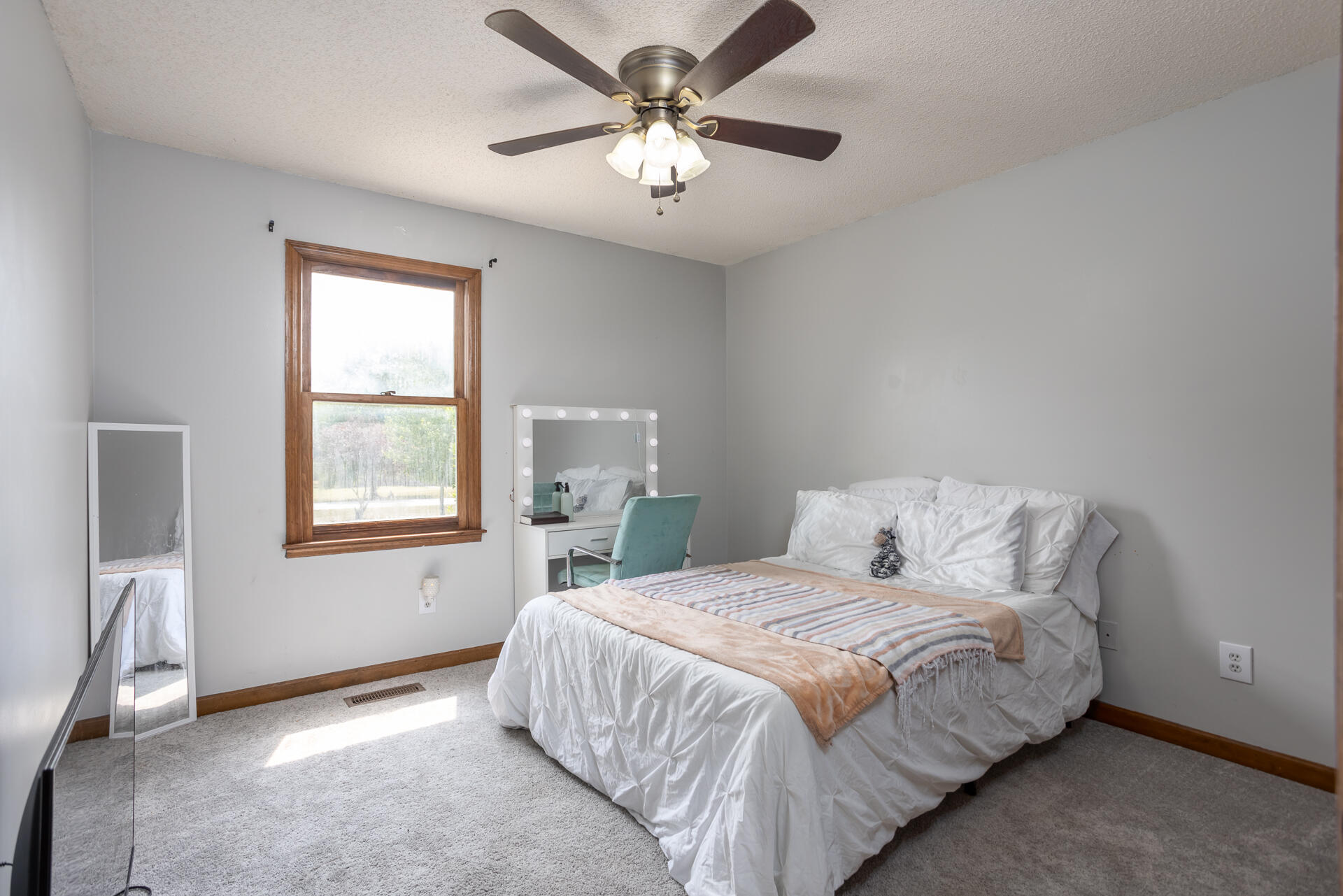 25521 Capshaw Road Athens, AL 35613 - Photo 13 of 37 3rd Bedroom