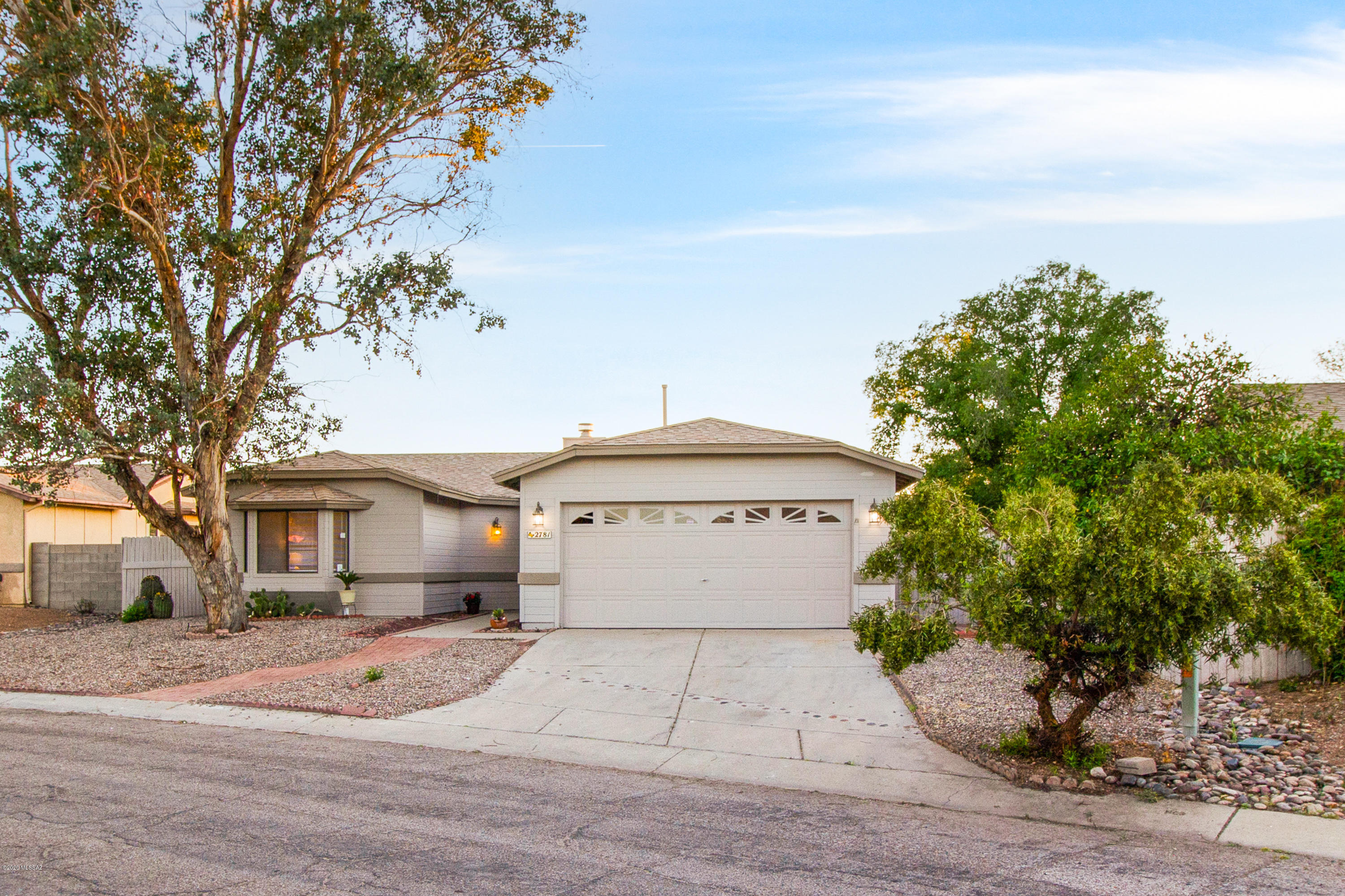 2781 West Sunset Road Tucson, AZ 85741 - Photo 2 of 30