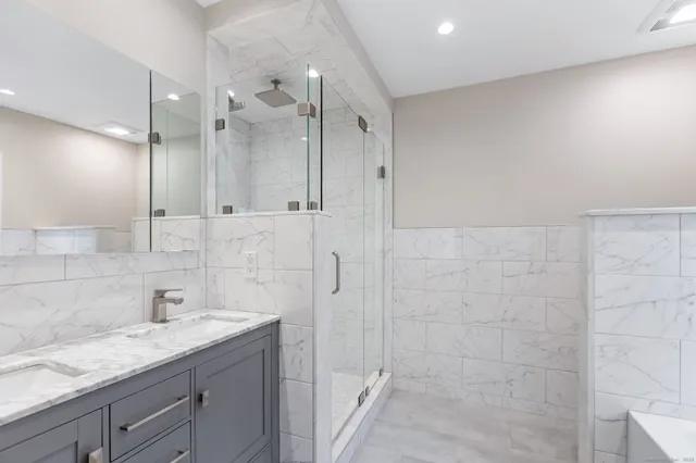 $675,000 | 160 Glenbrook Road, Unit 3D, Stamford, CT 06902