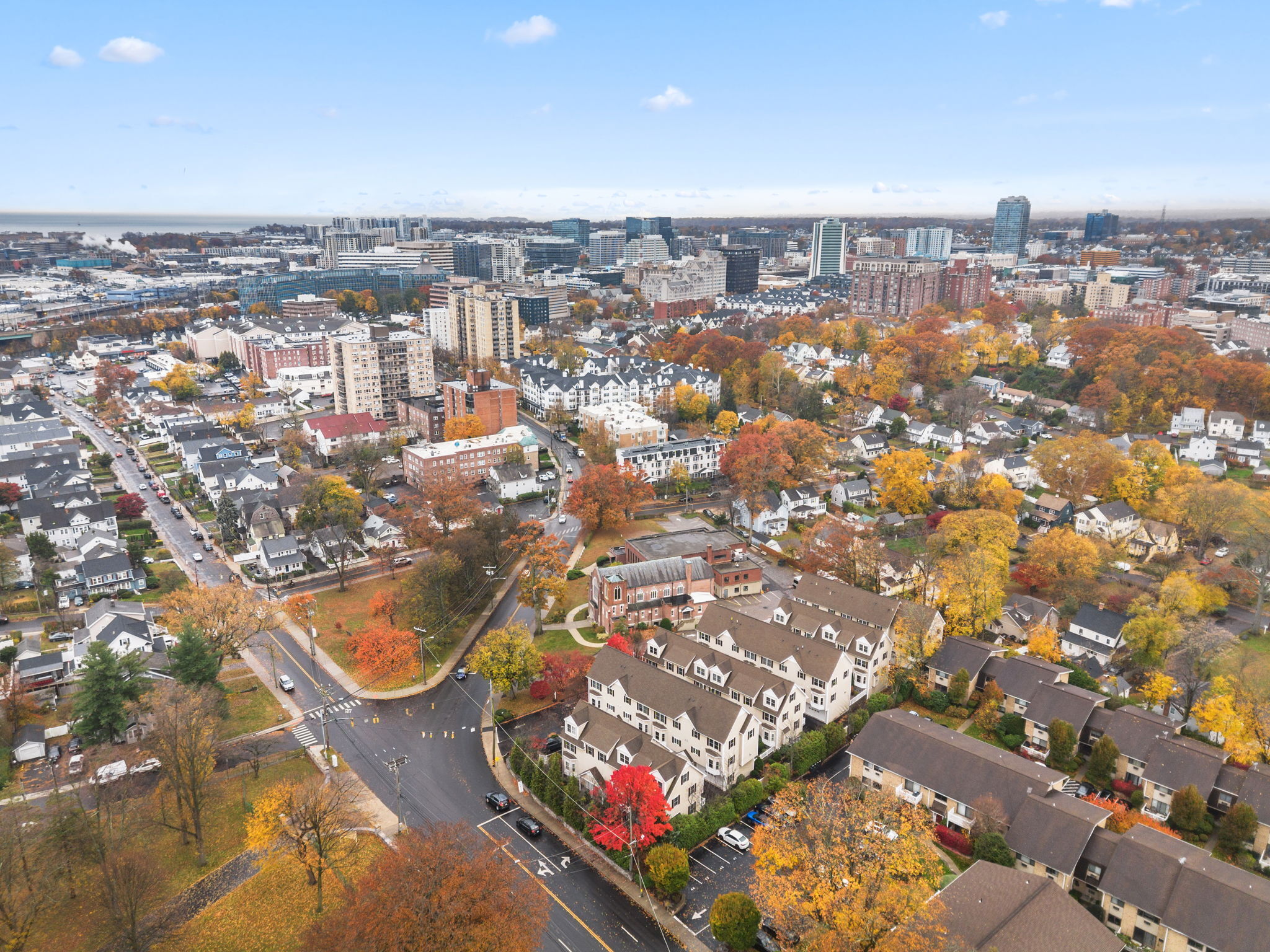160 Glenbrook Road, Unit 3D Stamford, CT 06902 - Photo 21 of 26 an aerial view of multiple house