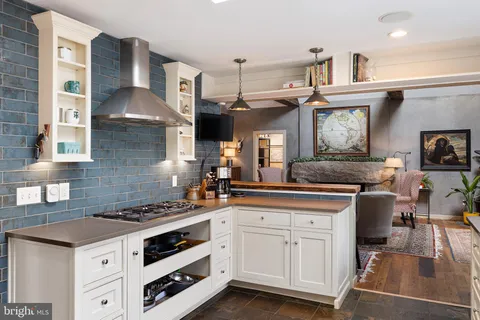 $1,195,000 | 21 Holly Lane, Wilmington, DE 19807