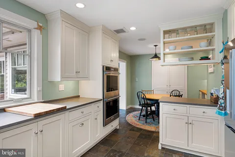 $1,195,000 | 21 Holly Lane, Wilmington, DE 19807