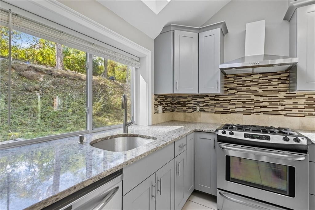 78 North Street Danvers, MA 01923 - Photo 11 of 41