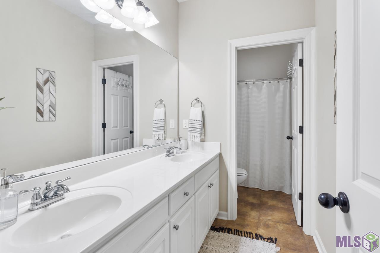 7017 Sweetspire Drive Baton Rouge, LA 70817 - Photo 7 of 13 Double vanities in hall bath