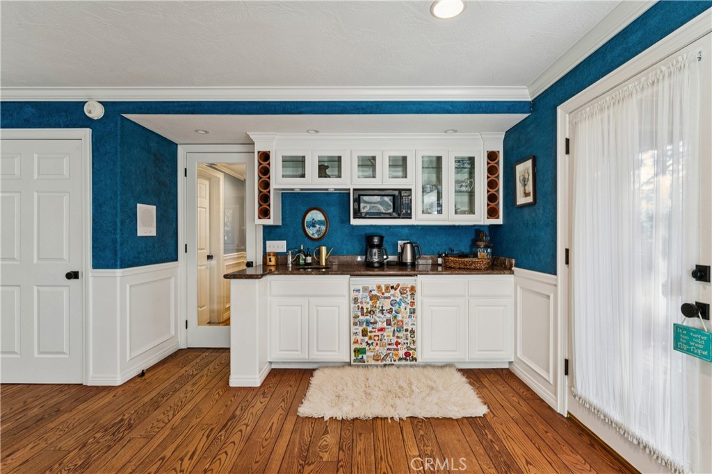 469 Golf Course Road Lake Arrowhead, CA 92352 - Photo 18 of 75 Wet bar