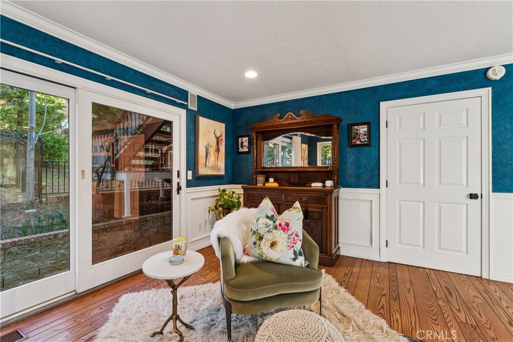 469 Golf Course Road Lake Arrowhead, CA 92352 - Photo 20 of 75 Lower lever living room