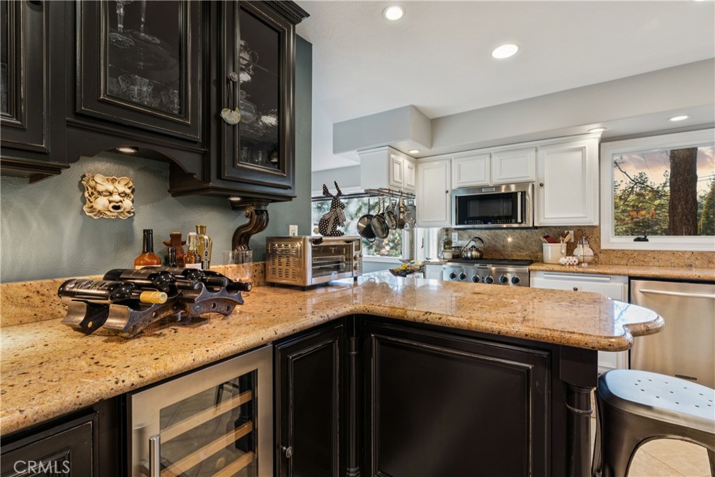 469 Golf Course Road Lake Arrowhead, CA 92352 - Photo 26 of 75 Main level kitchen