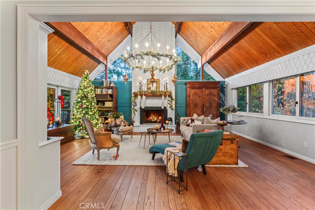 469 Golf Course Road Lake Arrowhead, CA 92352 - Photo 34 of 75 Main level living room