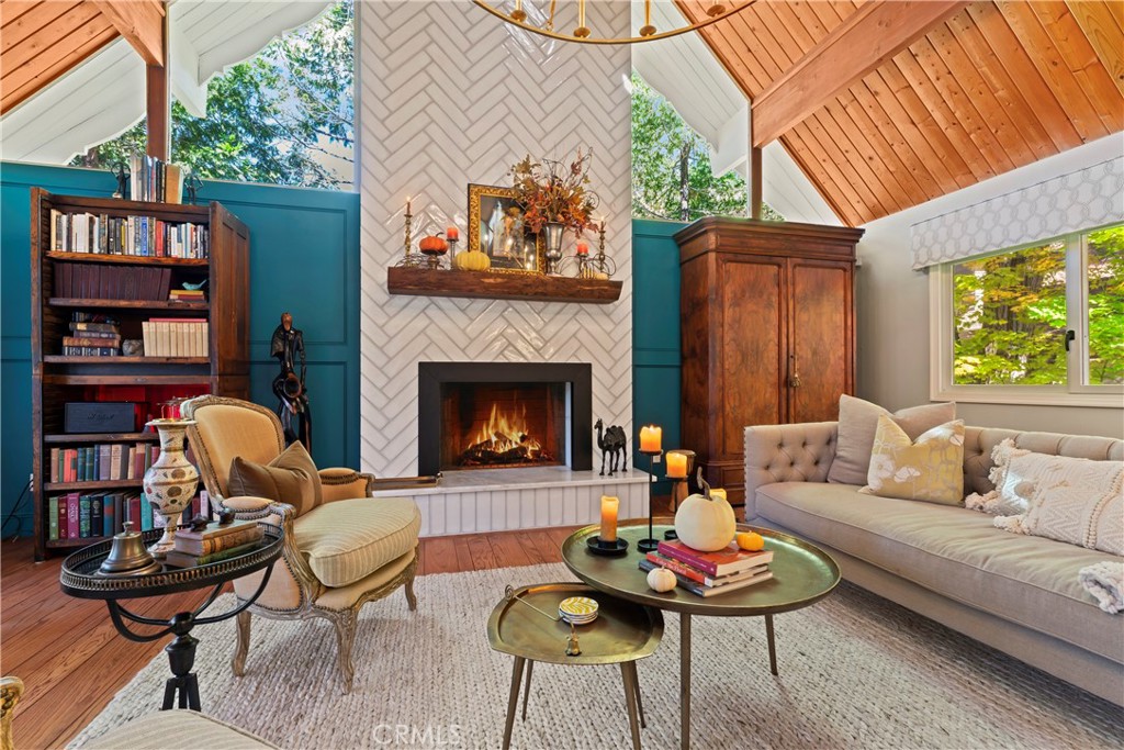 469 Golf Course Road Lake Arrowhead, CA 92352 - Photo 35 of 75 Main level living room