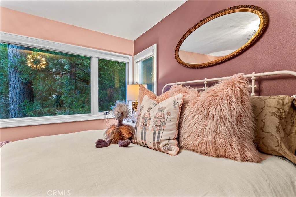 469 Golf Course Road Lake Arrowhead, CA 92352 - Photo 39 of 75 Main level guest bedroom