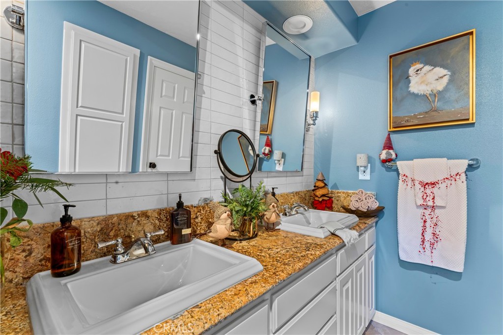 469 Golf Course Road Lake Arrowhead, CA 92352 - Photo 42 of 75 Main level guest bathroom