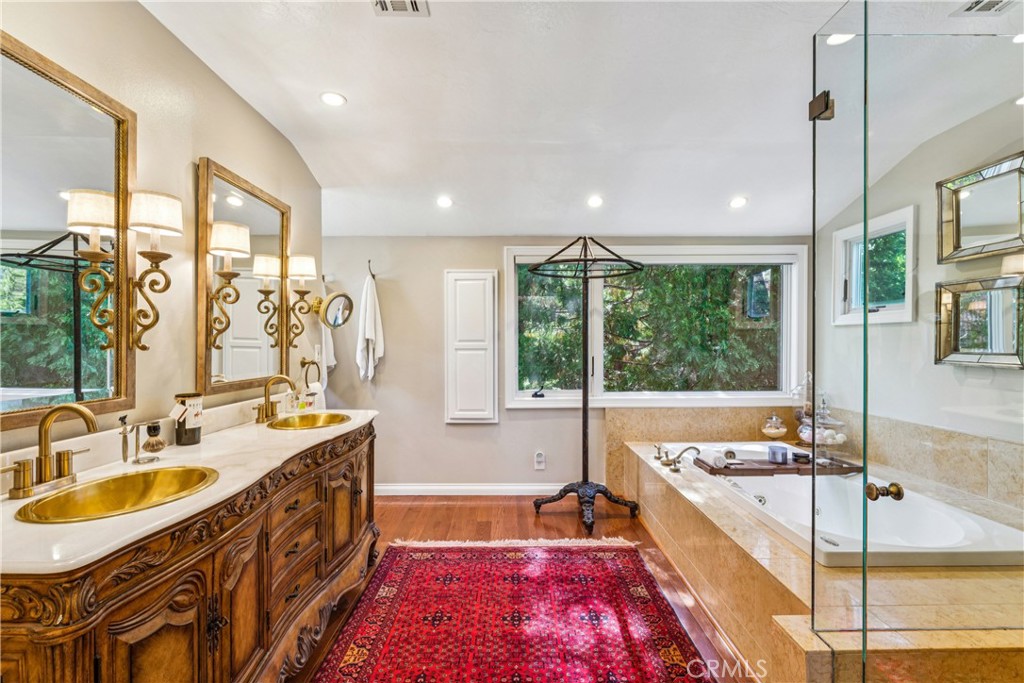 469 Golf Course Road Lake Arrowhead, CA 92352 - Photo 50 of 75 Upper level master bathroom