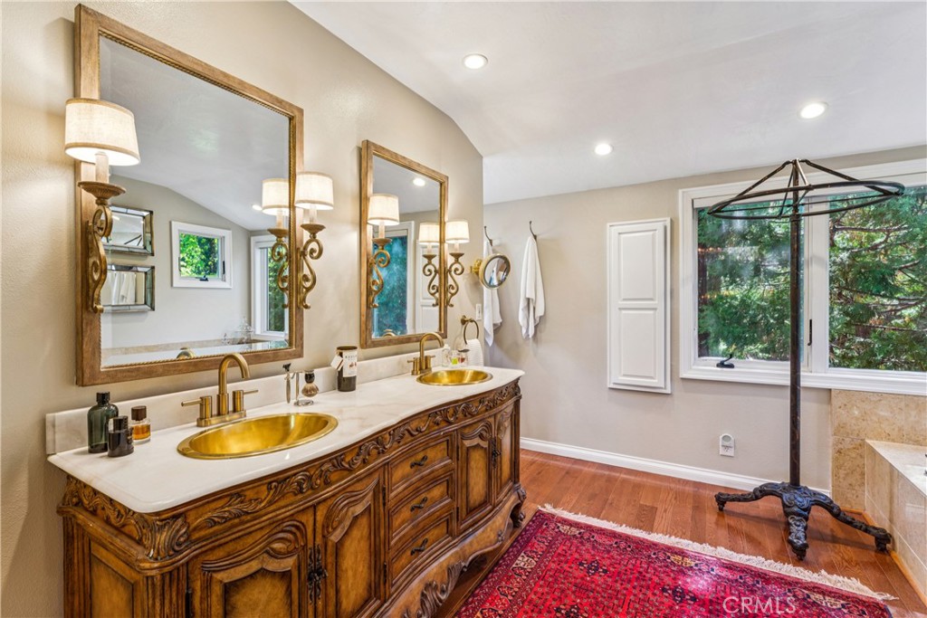 469 Golf Course Road Lake Arrowhead, CA 92352 - Photo 51 of 75 Upper level master bathroom