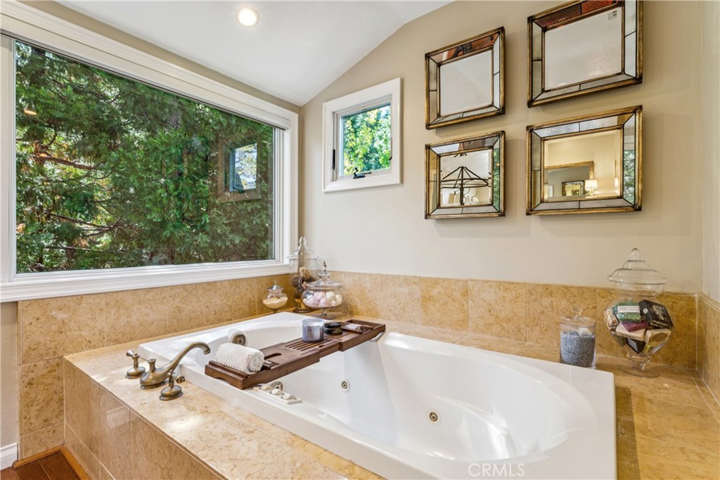 469 Golf Course Road Lake Arrowhead, CA 92352 - Photo 53 of 75 Upper level master bathroom