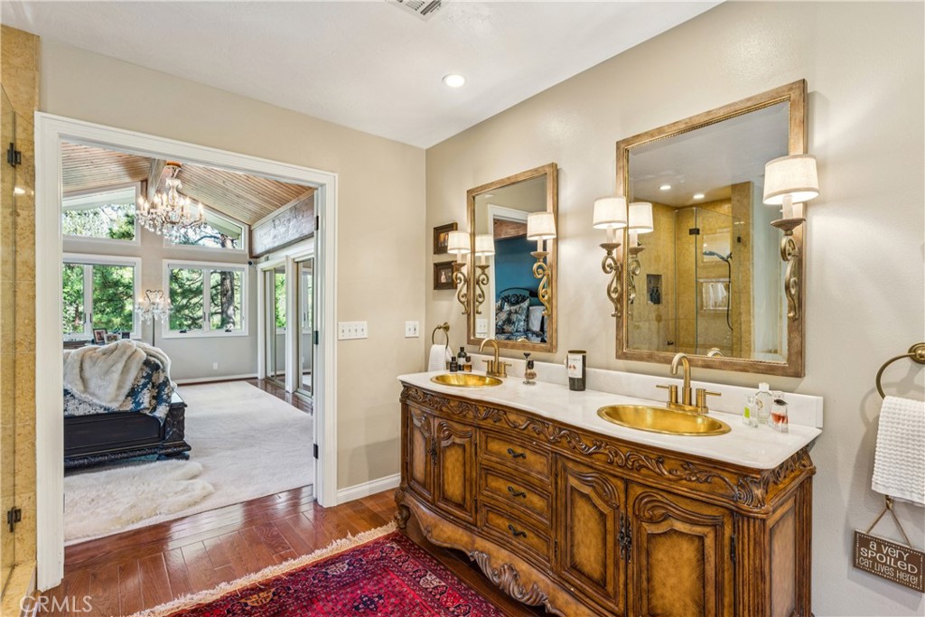 469 Golf Course Road Lake Arrowhead, CA 92352 - Photo 54 of 75 Upper level master bathroom