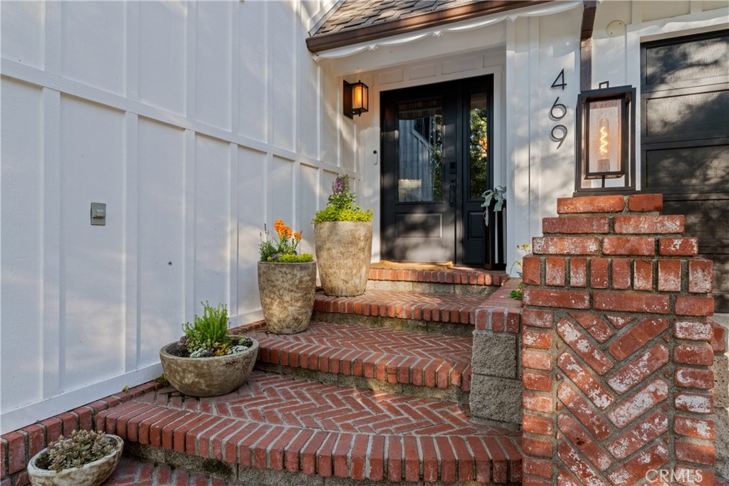 469 Golf Course Road Lake Arrowhead, CA 92352 - Photo 6 of 75 Main entrance